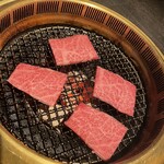 まる良炭火焼肉 - サッと炙るだけ！