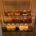 島宿　真里 - 様々な材料から仕込んだお酒の数々