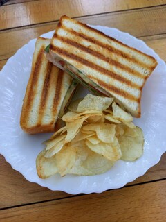 ミハエル - チキンハムとチーズのホットサンドイッチ