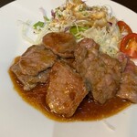 Grilled beef loin with sauce