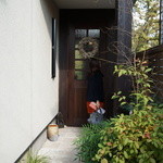 ビストロ ラ ペクニコヴァ - 店内への続く庭