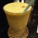 ワルン グンビラ - クリーミーで上品な甘さのマンゴーラッシー
