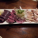 豚小家 - 刺し盛り（レバー・ハツ・タン・ガツ・リンゲル）