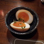 豚小家 - お通し（味付き玉子）