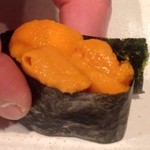 誠 - 羅臼のウニ
      炙った海苔の香りとウニの風味のバランスがGood!!!