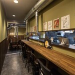 炭火焼肉 エイト - お一人様大歓迎のカウンター席