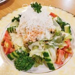 洋膳酒房 ひげ - カニたっぷりサラダ
