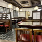 Bicchuu Soba Yabu - 店内　入った時はお客さんが居なかったがこの後続々と入ってきた