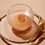 オーベルジュ ド プリマヴェーラ - 小エビと桃のエスプーマ