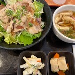 Mendokoro Takechan - 旨塩豚丼＆ミニきざみうどん750円（金曜日日替わり）