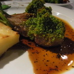 夏目亭 - 仔羊の骨付きロース　香草パン粉焼き