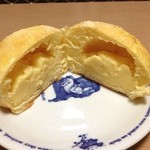 Gebekken - クリームパン☆
                        
                        ふわっとしたパン生地と丁度いい甘さのカスタードが美味しい！ʕ•̬͡•ʔ