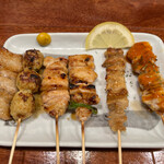 やきとり 大吉 - 料理写真:左から豚バラ、つくね、もも、ねぎま、辛トマト