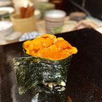 鮨 昇 - ⑮馬糞雲丹（函館）の軍艦