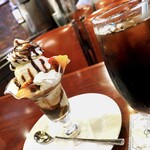 珈琲館 くすの樹 - チョコレートパフェときららアイスコーヒー