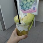 果実問屋 にしかわ - メロンのパフェ