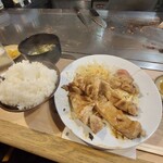 185647257 - 日替わりランチ、この日は鶏の照り焼きだ