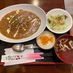 キッチンエルビ - ハンバーグカレー
