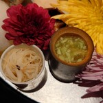 銀座 しのはら - （小さい六角形の器）炊いた蛸、（その手前）ジャガイモのハリハリ、（竹の器）北寄貝のずんだ餡掛け