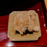 銀座 しのはら - 煮蛤の揚げ物　上から山椒を掛けて
