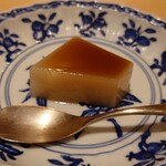 銀座 しのはら - 白小豆の水羊羹 上に黒蜜