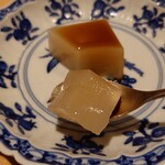 銀座 しのはら - 白小豆の水羊羹 上に黒蜜