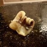 すし処 睦月 - 墨烏賊の子供のゲソ生