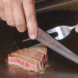 臨場感ある鉄板料理を目でもお楽しみいただけます
