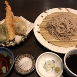 天ぷらとお蕎麦！ランチ天ぷらせいろ（温・冷・つけ）