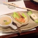 Ｈ25.04　お通し（なめこのポタージュ・甘海老の唐揚・たまむらとうふの胡麻豆腐）