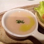 厳選地酒と本格焼酎の店 うみんちゅ - Ｈ25.04　お通し（なめこのポタージュ）