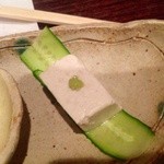 厳選地酒と本格焼酎の店 うみんちゅ - Ｈ25.04　お通し（たまむらとうふの胡麻豆腐）