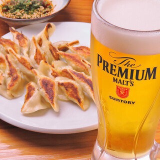 Beer goes with Gyoza / Dumpling after all ☆ Let's end the day with the best toast!