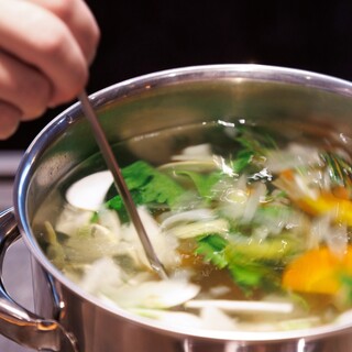 京都の水でつくられた「フォン（出汁）」から生み出されるお料理