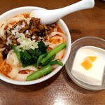 京華樓 - 半刀削麺（タンタン）と杏仁豆腐