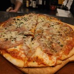 OSTERIA E BAR de BOO - 手作りイタリアハムのpizza