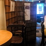 草枕 - 写真では明るいですが、実際は店内は薄暗いです　とても良いですね