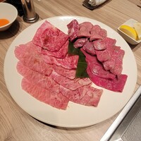 焼肉うしごろ 新宿三丁目店 - 