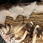 多満喜 - 鍋　　鱧と松茸のすきなべ