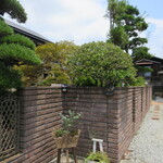 ブリーゼカフェ - この奥を進んでね