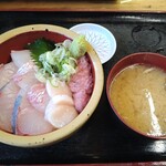 タカマル鮮魚店 - 【朝〆活々丼　１３８０円】
