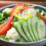 Nanzen - 季節野菜の彩サラダ 680円