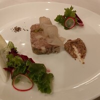 フランス料理　レ・セレブリテ ホテル日航大阪 - 豚の首の部分と鶏肝パテを使ったテリーヌ