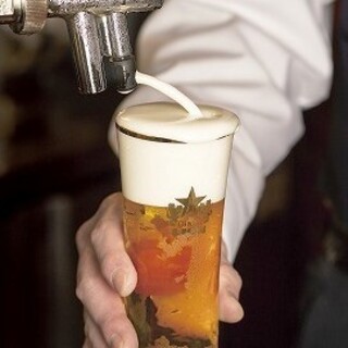 A cup poured by a professional! Authentic draft beer at the beer hall has the best taste◎