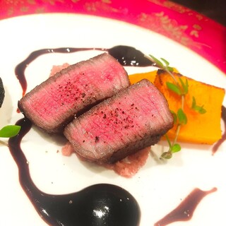 オリーブ黒毛和牛の炭火焼