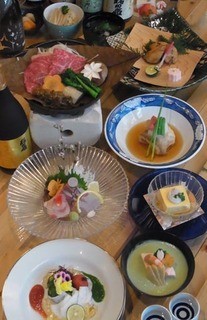 h Inataya - 人気の「陶板焼き」はコース料理でもお楽しみいただけます。