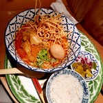 Asian kitchen cafe 百福 - カオソーイガイ、ジャスミンライス小