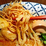 Asian kitchen cafe 百福 - 独特な麺がウマイ
