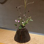 日本料理 幸庵 - 大将自ら活けたお花