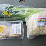 道の駅おかべ 農産物直売所 - 購入した深谷ネギ、深谷もやし、空豆まんじゅう